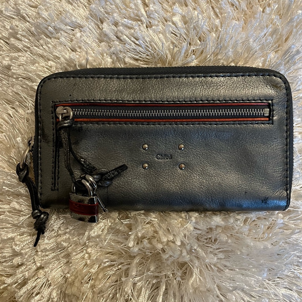 🌸Beautiful Chloe’ Leather Wallet With Lock and Key.